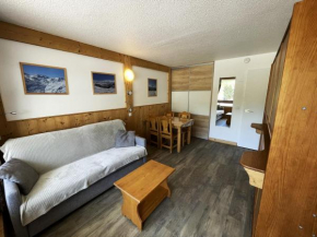 Studio rénové, ski aux pieds, balcon ensoleillé, 4 pers., centre des Menuires - FR-1-452-195
